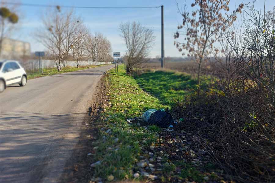 odpad pri ceste Topoľany